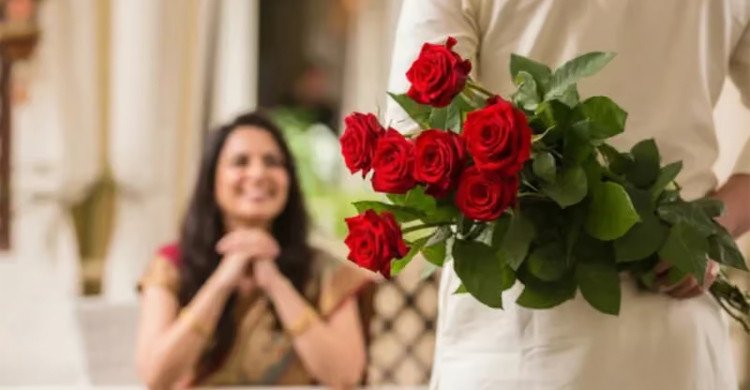 প্রিয়তমা স্ত্রীর প্রশংসা করার দিন আজ